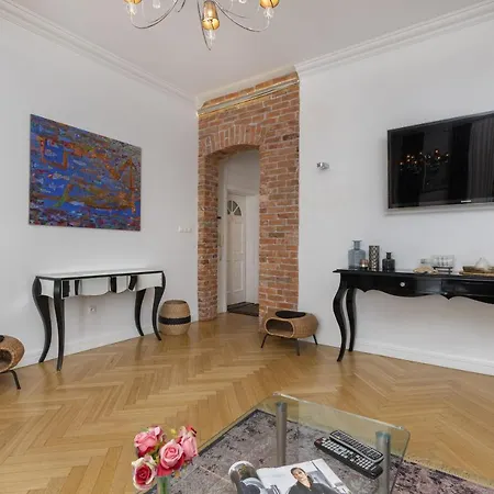 Stylish Parkowa Apartment